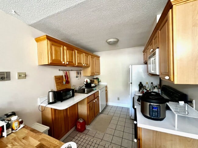 Photo - Wonderful 2 bed in Brookline with Parking!