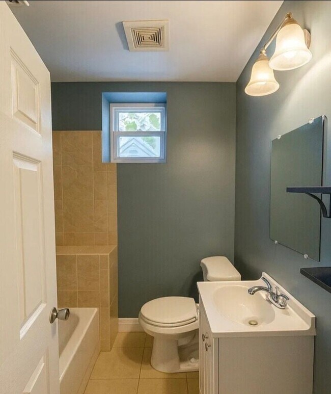 Photo - 2115 Sigel St