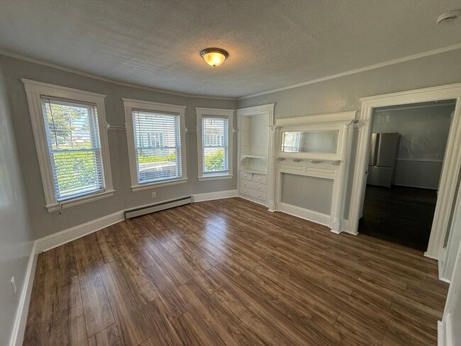 Building Photo - 62-64-64 Lawrence St Unit 62