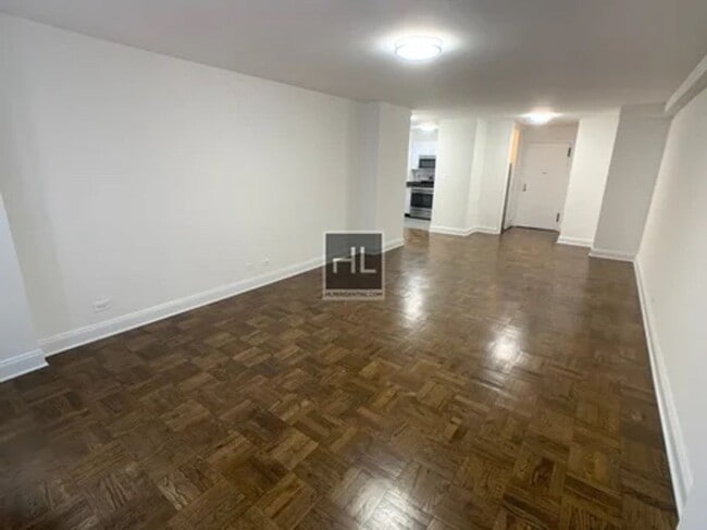 Photo - 5 AVENUE Unit 12A