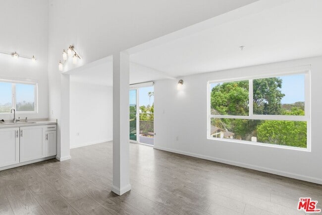 Building Photo - 4980 S Centinela Ave Unit 10