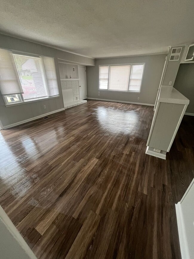 Photo - 1 E Dunbar Rd