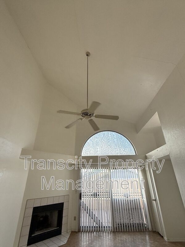 Photo - 1111 W Summit Pl