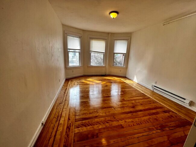 3-5 Woodbine St Unit 1