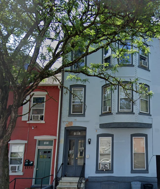 Building Photo - 818 Walnut St Unit 3 Rental