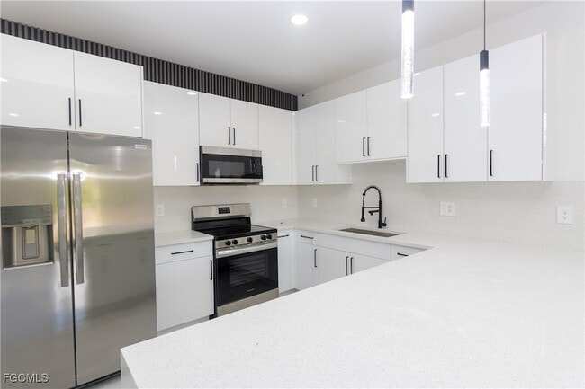 Photo - 849 Duplex St E