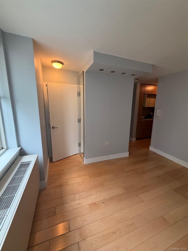 Photo - 225 Rector Pl Unit 7E