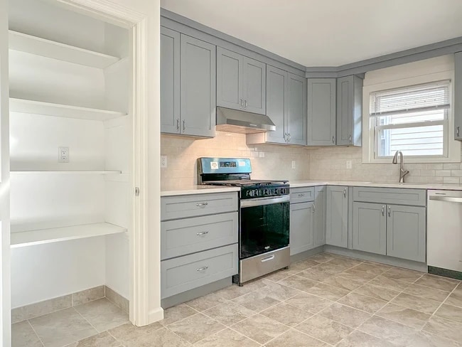 Photo - 76 Front St Unidad 2nd floor