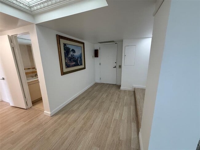 Photo - 19707 Turnberry Way Unit 8D