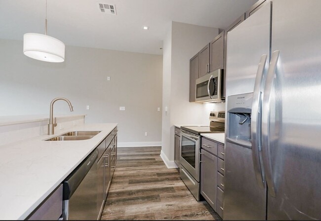 Kitchen - The Flats on Archer - Reduced Rates on All Units!