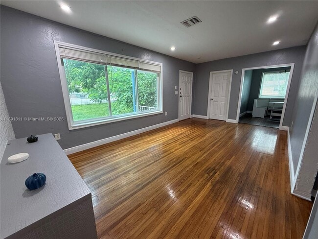 Photo - 11305 NE 13th Ave