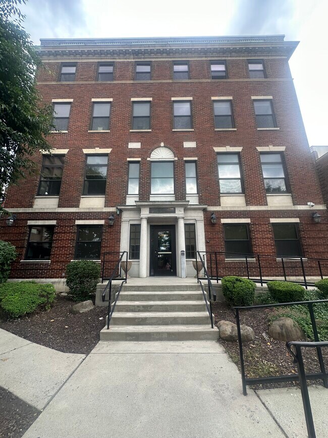 Photo - 528 N New St