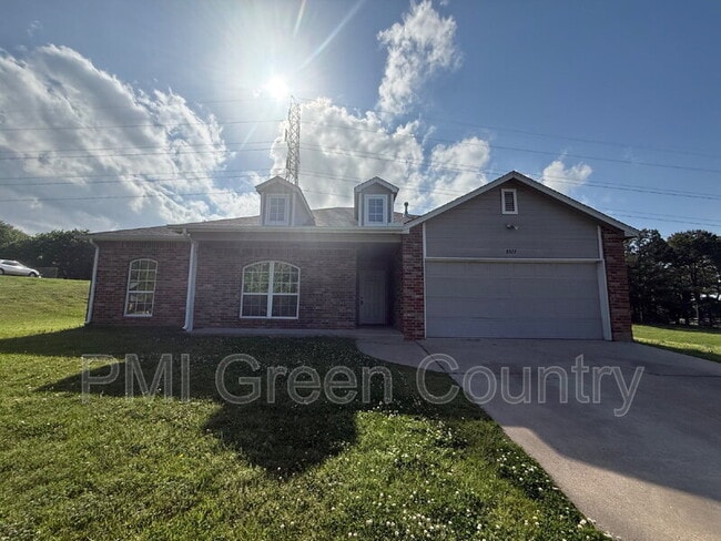 Building Photo - 8322 S Murphree Dr