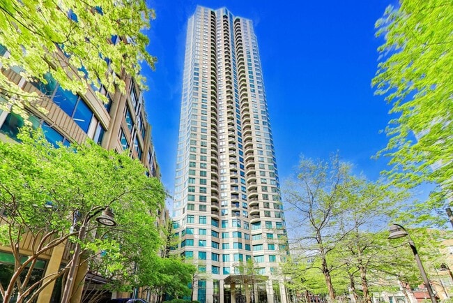 Building Photo - 400 N La Salle Dr Unit 1002