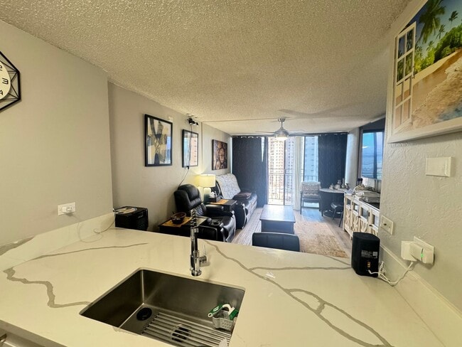 Photo - 1 bedroom, 1 bath near Pearlridge Shopping Center