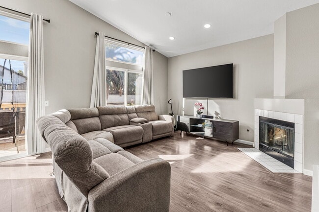 Photo - 44570 Johnston Dr