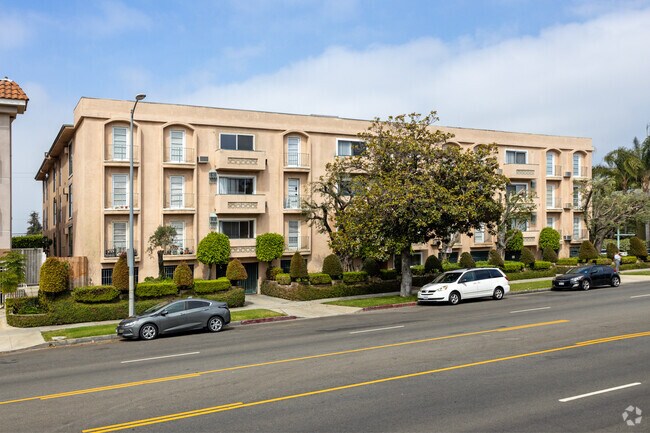 Photo - 2445 S Barrington Ave