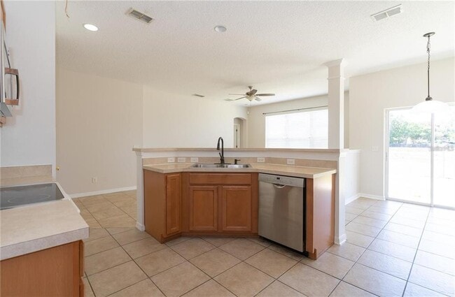 Photo - 7720 Bear Claw Run