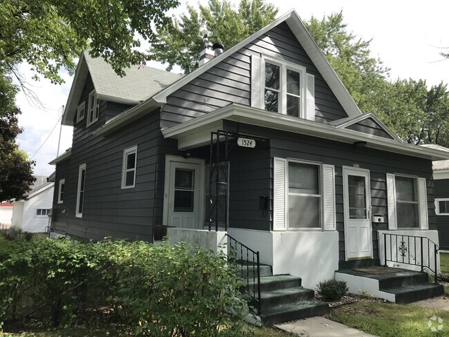 Building Photo - 1524 Charles St Unit Upper Duplex Rental