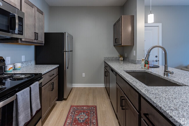 1 BR, 1 BA - 776SF