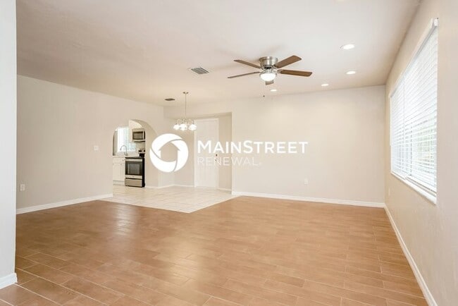 Photo - 3 Bedroom Pet-Friendly Home in Fort Myers, FL with Main Street Renewal