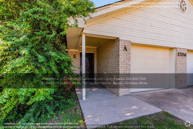 Building Photo - 3 Bedroom 2 Bath Duplex Available SOON Rental