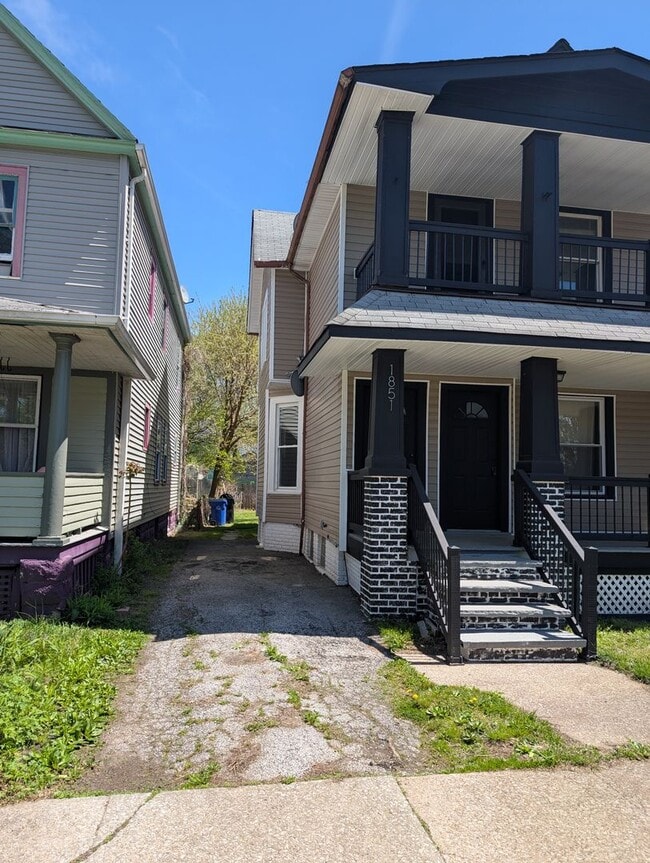 1851 W 52nd St Unit 1851 W 52nd St - Upper