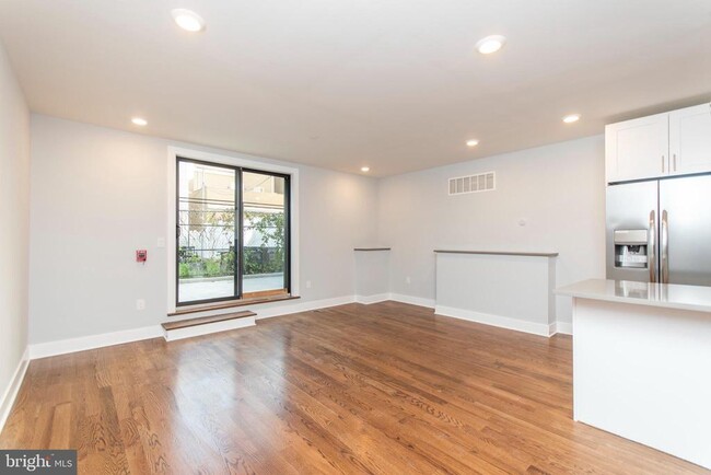 Building Photo - 814 N Uber St Rental