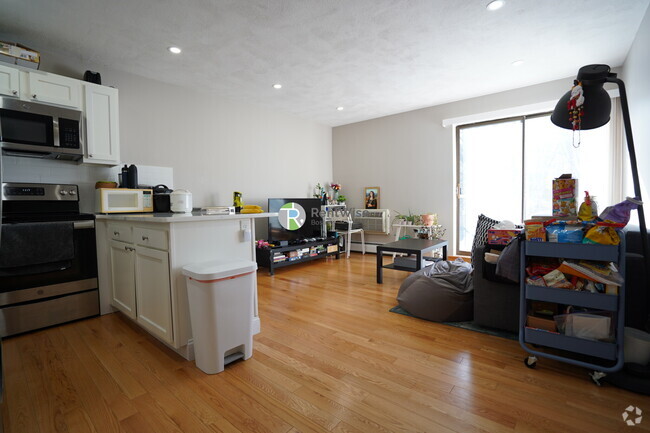 Building Photo - 116 Tremont St Unit 306 Rental