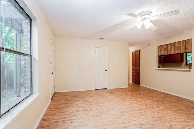 Photo - 404 Kenniston Dr Unit C