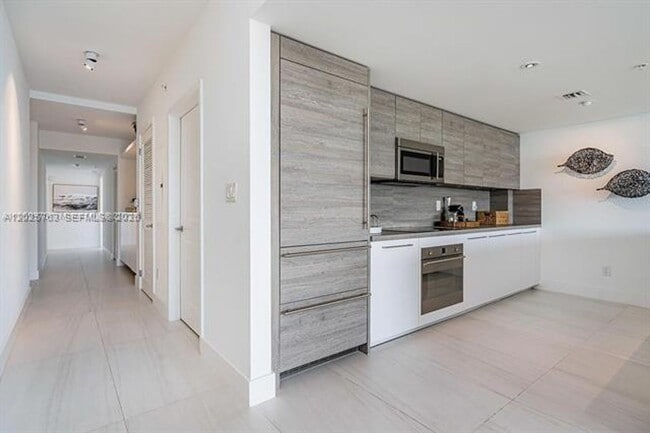 Building Photo - 400 Sunny Isles Blvd