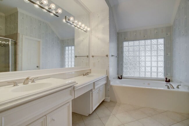 Photo - 2205 Commonwealth St