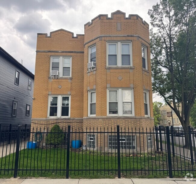 Building Photo - 3359 N Laramie Ave Unit 2N Rental