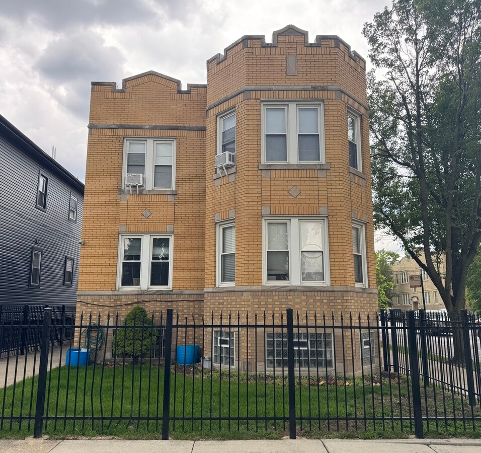 Photo - 3359 N Laramie Ave Apartment Unit 2N