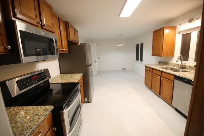 Photo - 3191 E Broad St