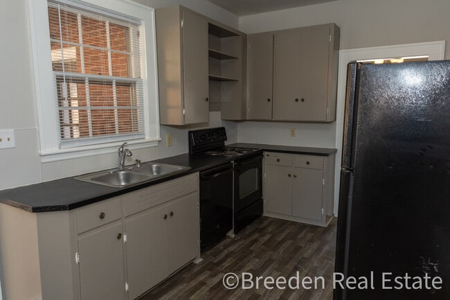 Photo - 702 W Union St