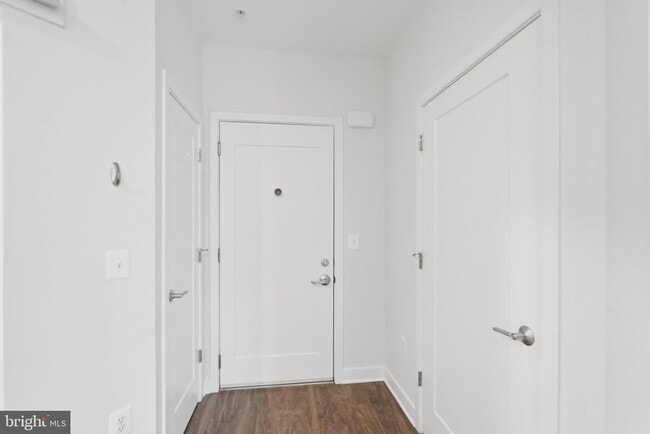 Building Photo - 989 S Buchanan St Unit 308