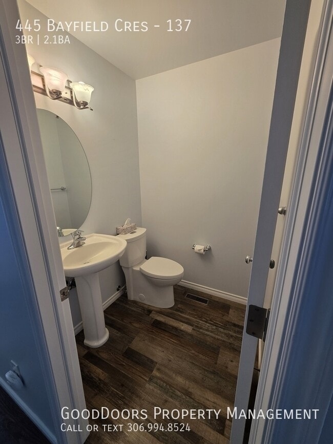 Photo - 445 Bayfield Crescent