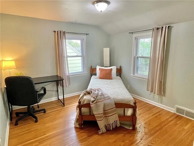 Photo - 137 Edgemont Rd