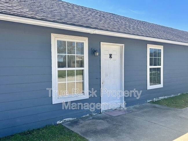 Building Photo - 218 E 14th St