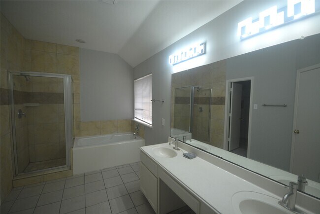 Photo - 1622 Regal Blue Ct