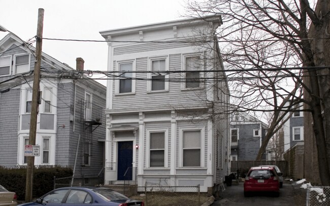 Building Photo - 224 Banks St Unit 2 Rental