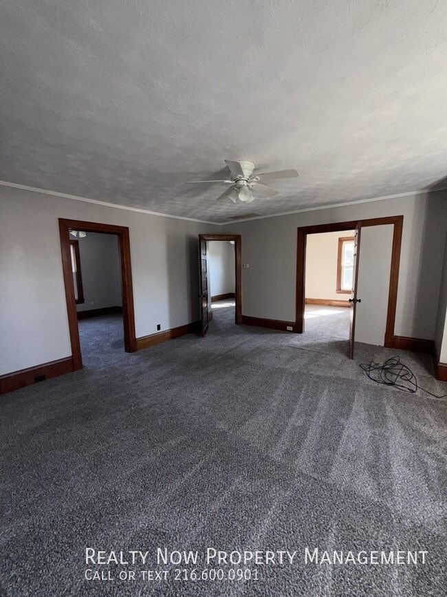 Building Photo - 1344 S Green Rd