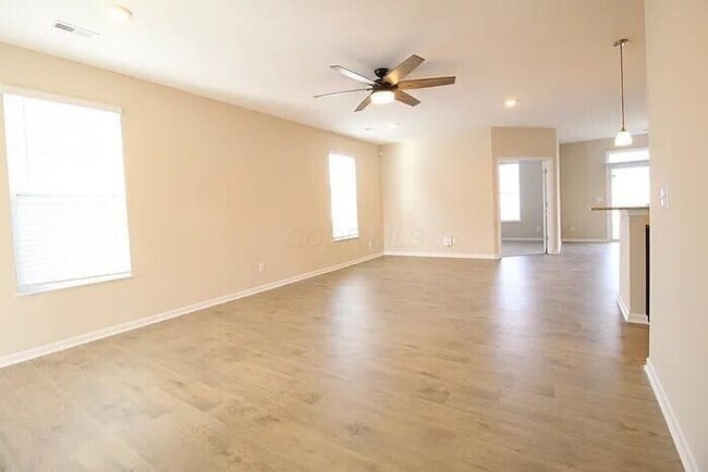 Photo - 409 Halton Dr
