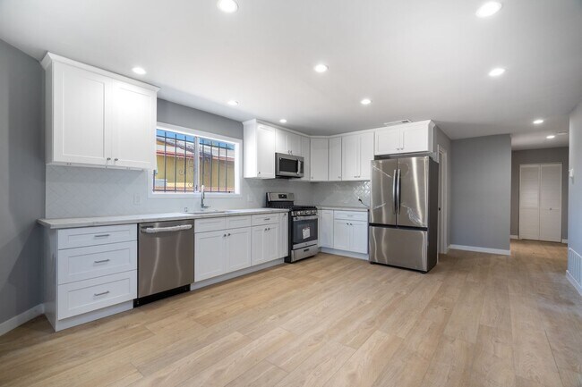 Photo - 1049 W 62nd St Unit 1049 1/4