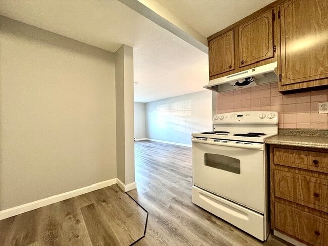 Building Photo - 7 Old Colony Ln Unit 4