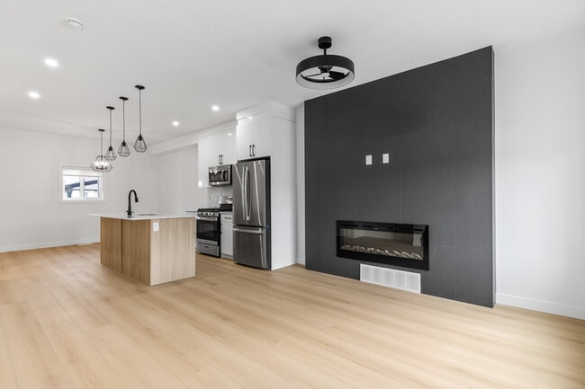 Building Photo - 16006-16103 103 Ave NW Unit MAIN 16006