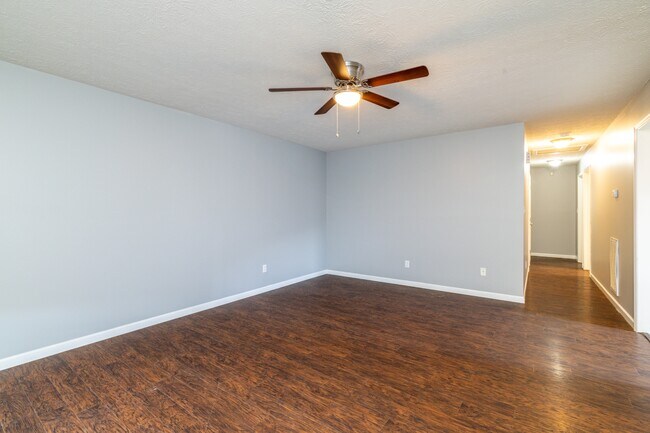 Photo - 2013 Paris Rd