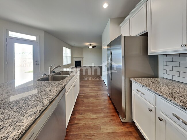 Photo - 574 Chantry Ln