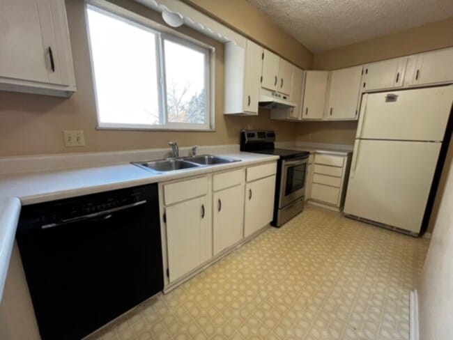 Photo - Charming multi-story duplex unit, nestled ...